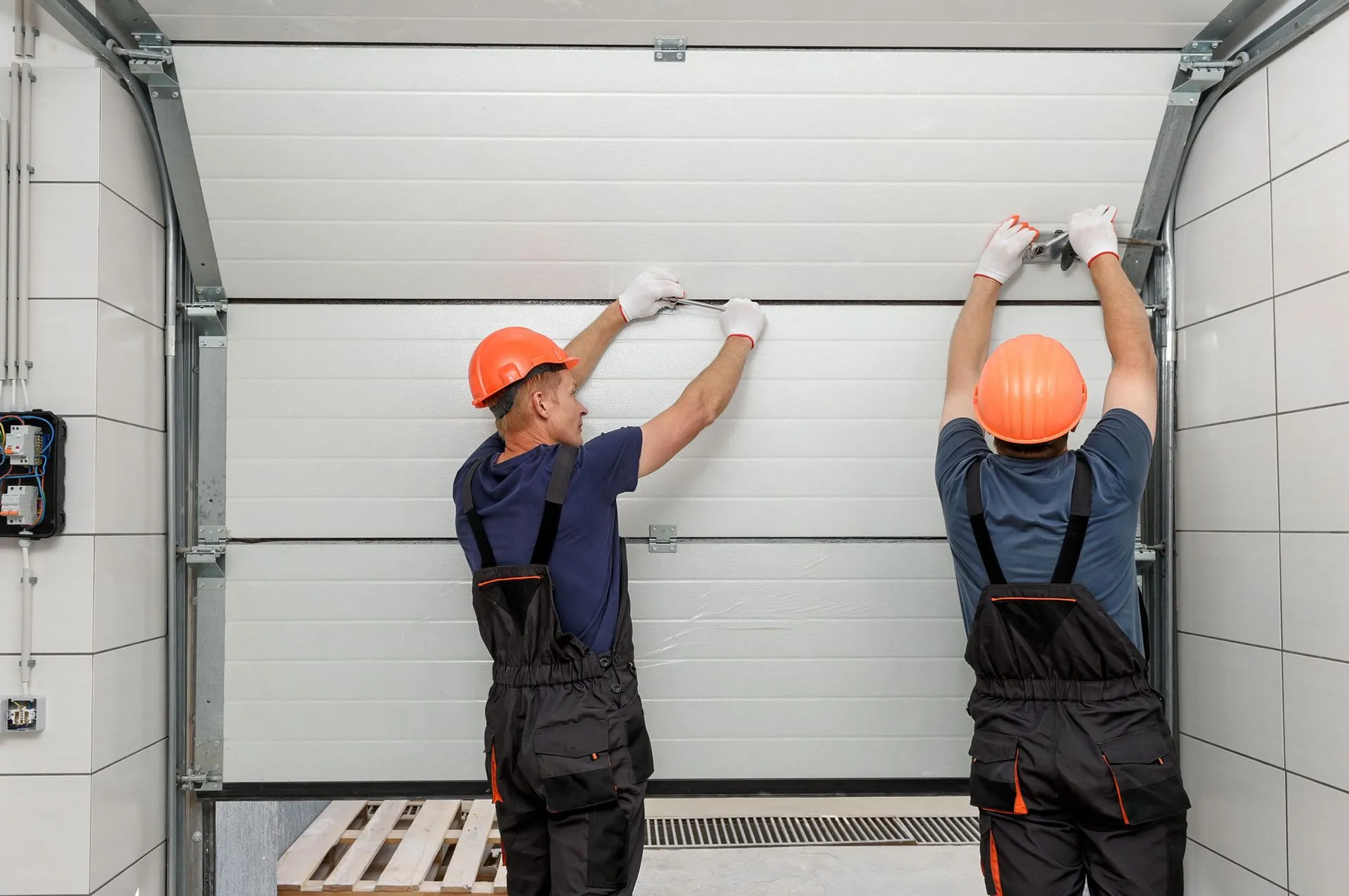 Precision Garage Door Installation: Modernizing Your Home's Entry 